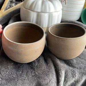 Small clay flower pots